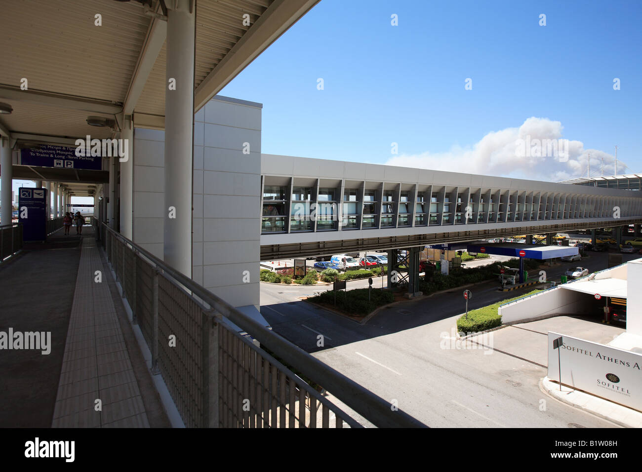Grecia attica aeroporto internazionale di Atene Eleftherios Venizelos ingresso alla stazione metropolitana Foto Stock