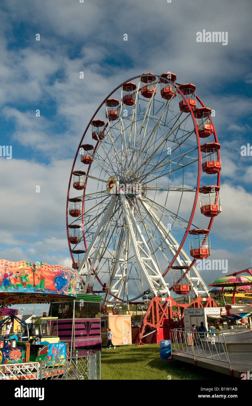 Una ruota panoramica in un luna park, nei pressi di Dublino, Irlanda Foto Stock