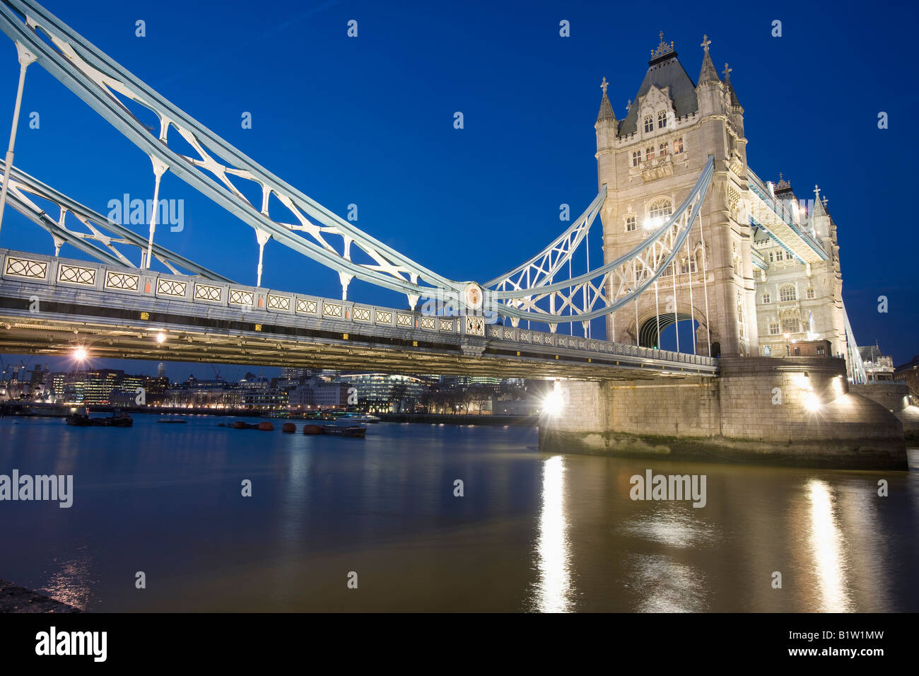 UK London Tower Bridge e il fiume Tamigi Foto Stock