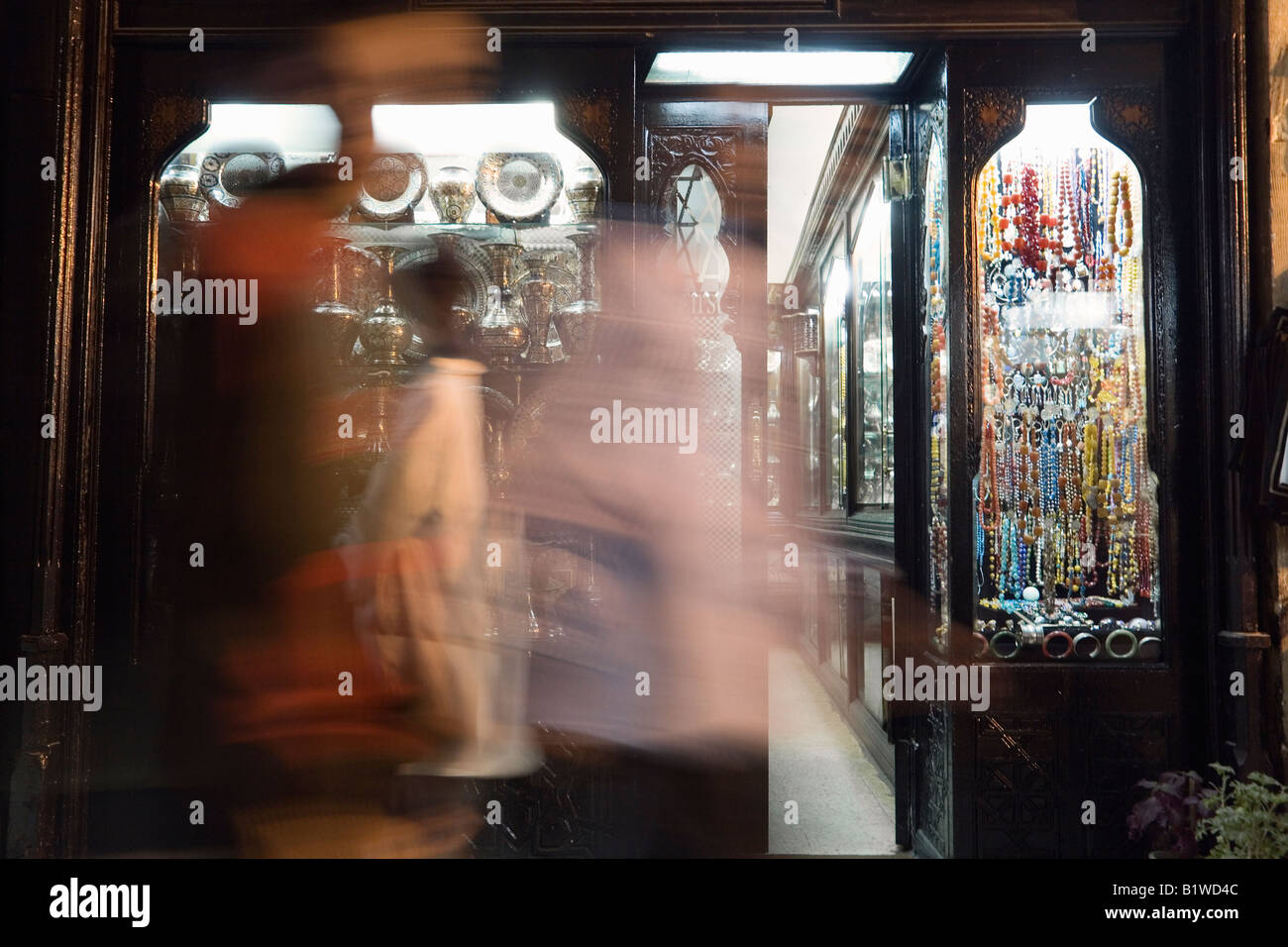 Il Cairo Egitto AFRICA negozio di souvenir in Khan al Khalili notte Foto Stock