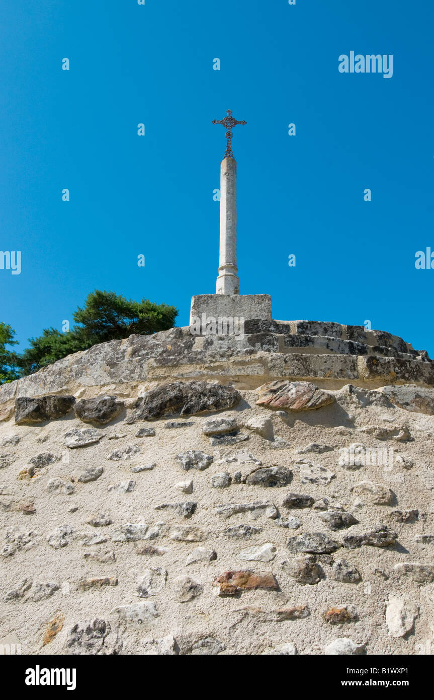 Antica croce di pietra, Sainte Gemme, Indre, Francia. Foto Stock