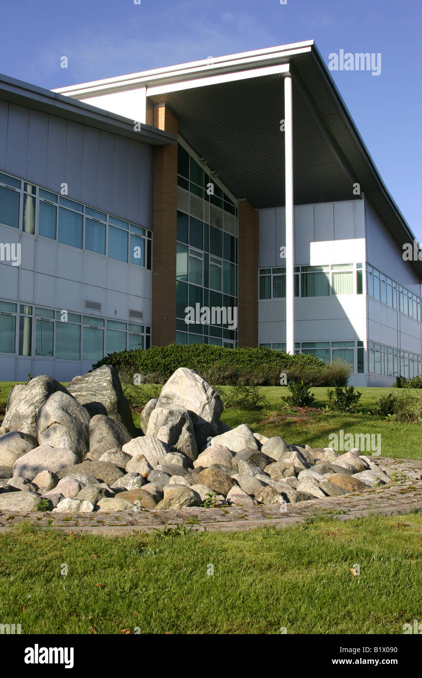 Un moderno edificio aziendale Foto Stock