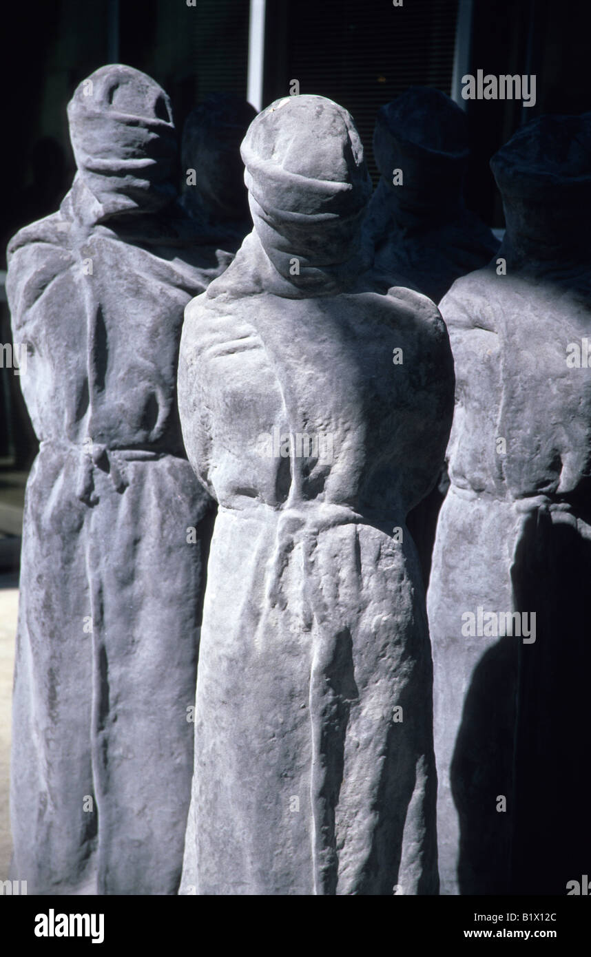 Statue di fronte al museo del CICR, Ginevra, Svizzera Foto Stock