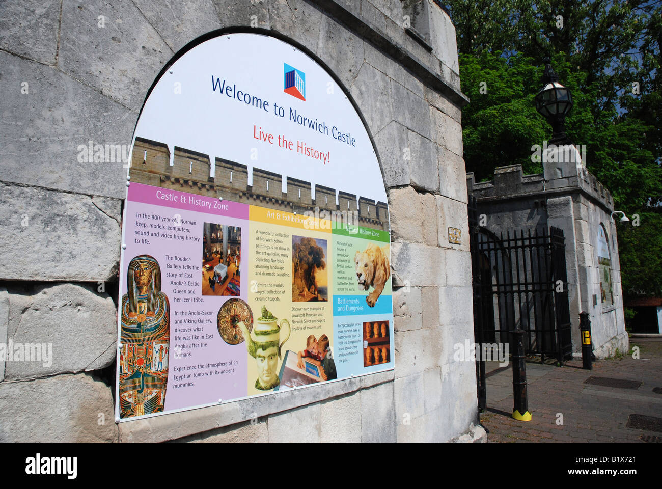 Cartello fuori Norwich Castle Museum, Norfolk Foto Stock