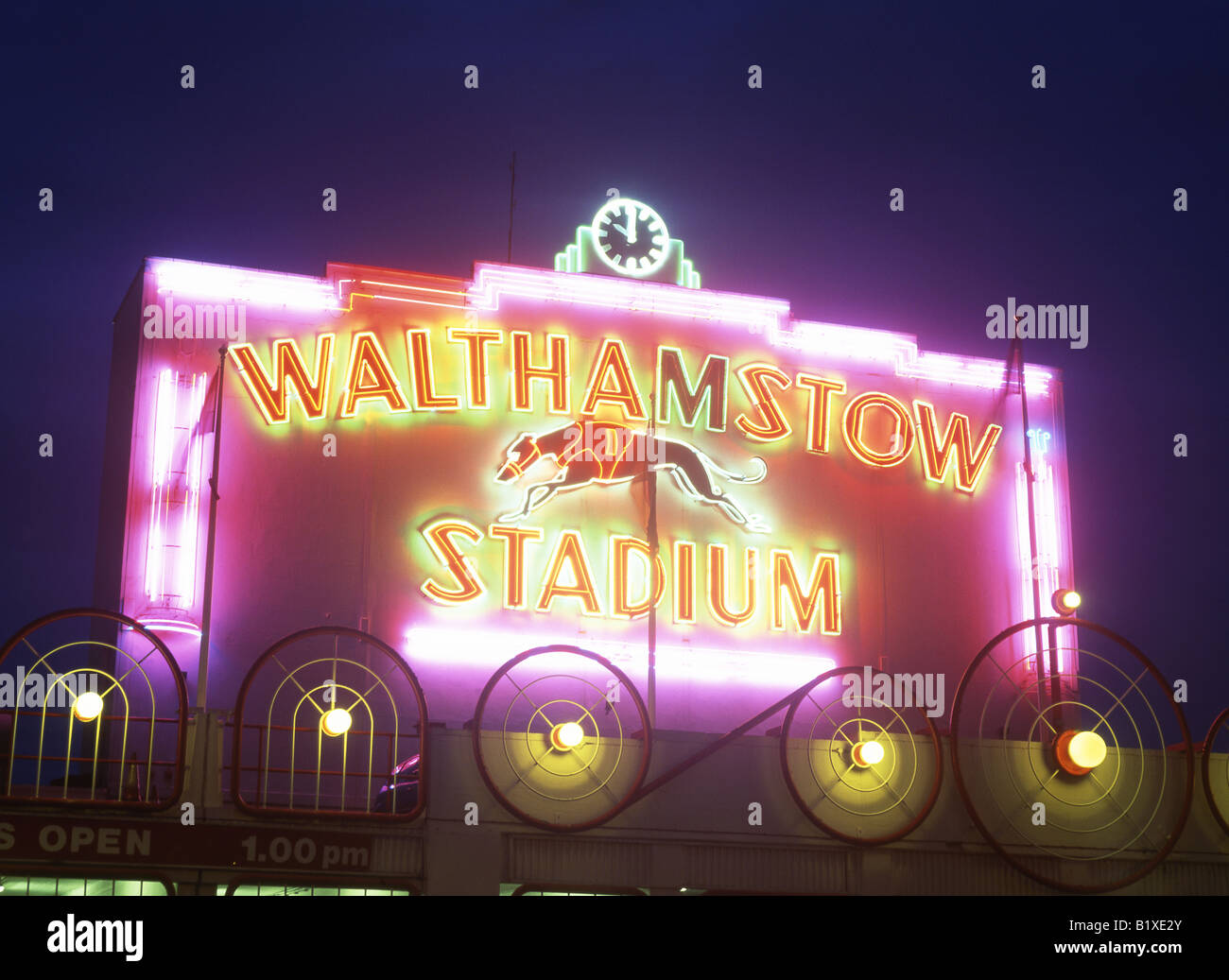 Lo stadio Walthamstow Greyhound Racing cane via East End di Londra Inghilterra Regno Unito Gran Bretagna British GB UK Foto Stock