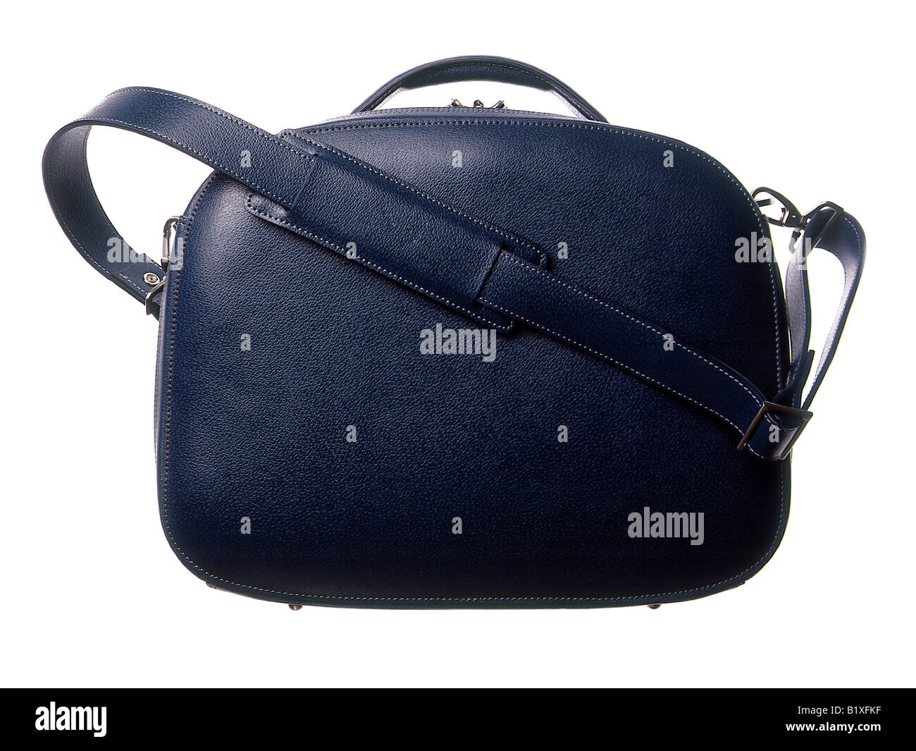 Un piccolo blu borsa in pelle con tracolla e maniglia. Foto Stock