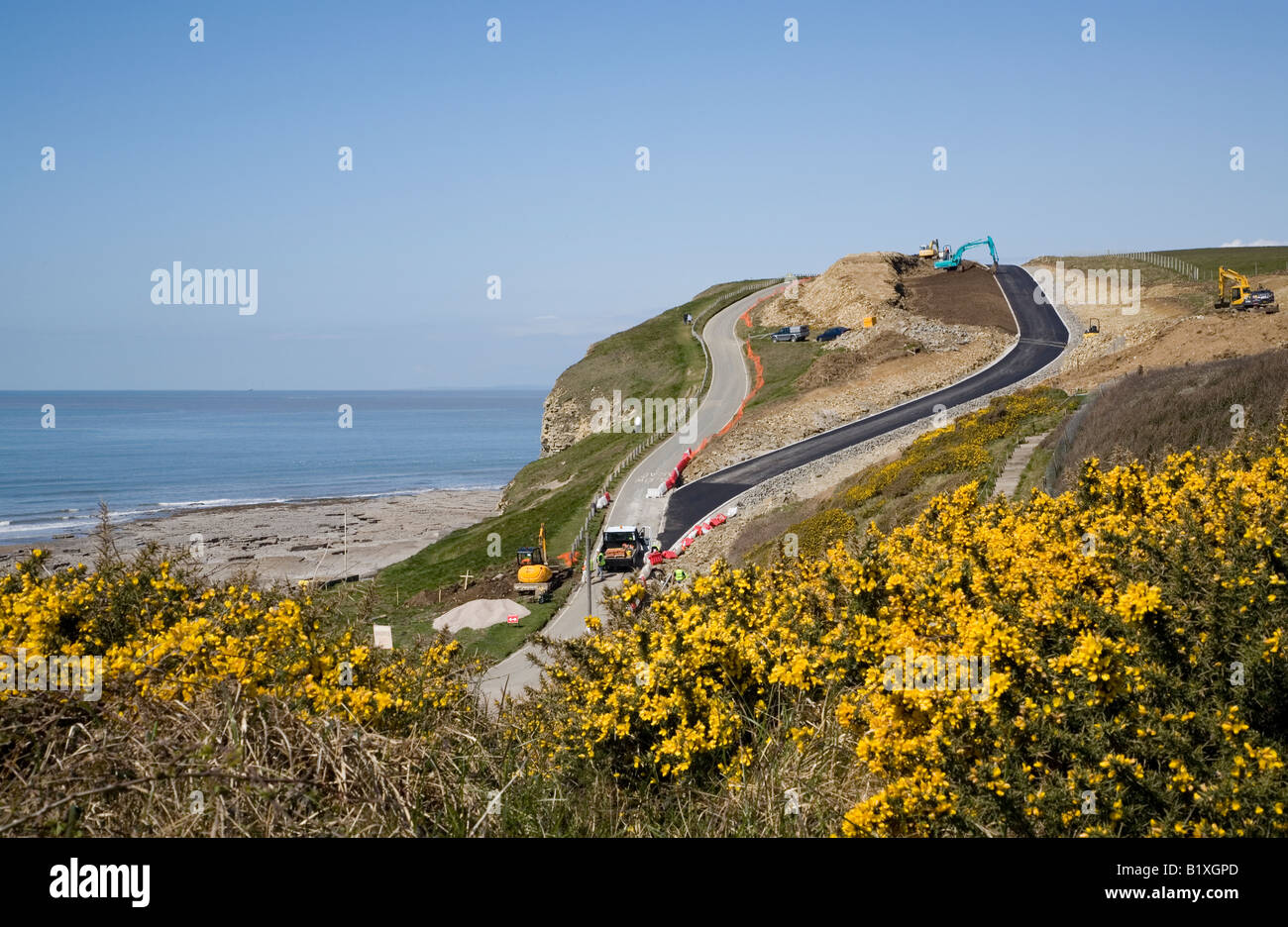 Nuovo clifftop strada in costruzione al Dunraven baia a sud del Galles Foto Stock