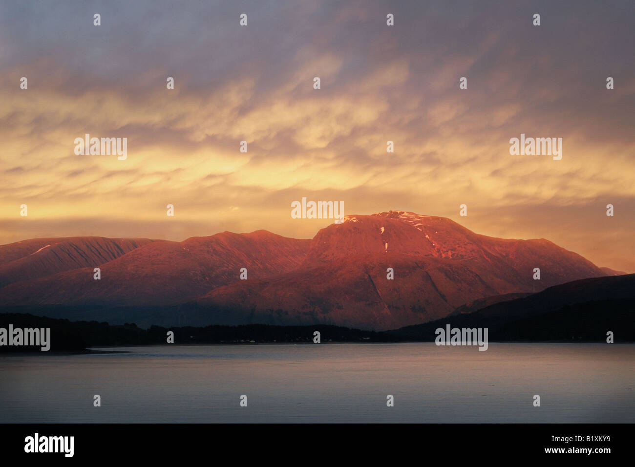 Vista del Ben Nevis e Loch Linnhe Foto Stock