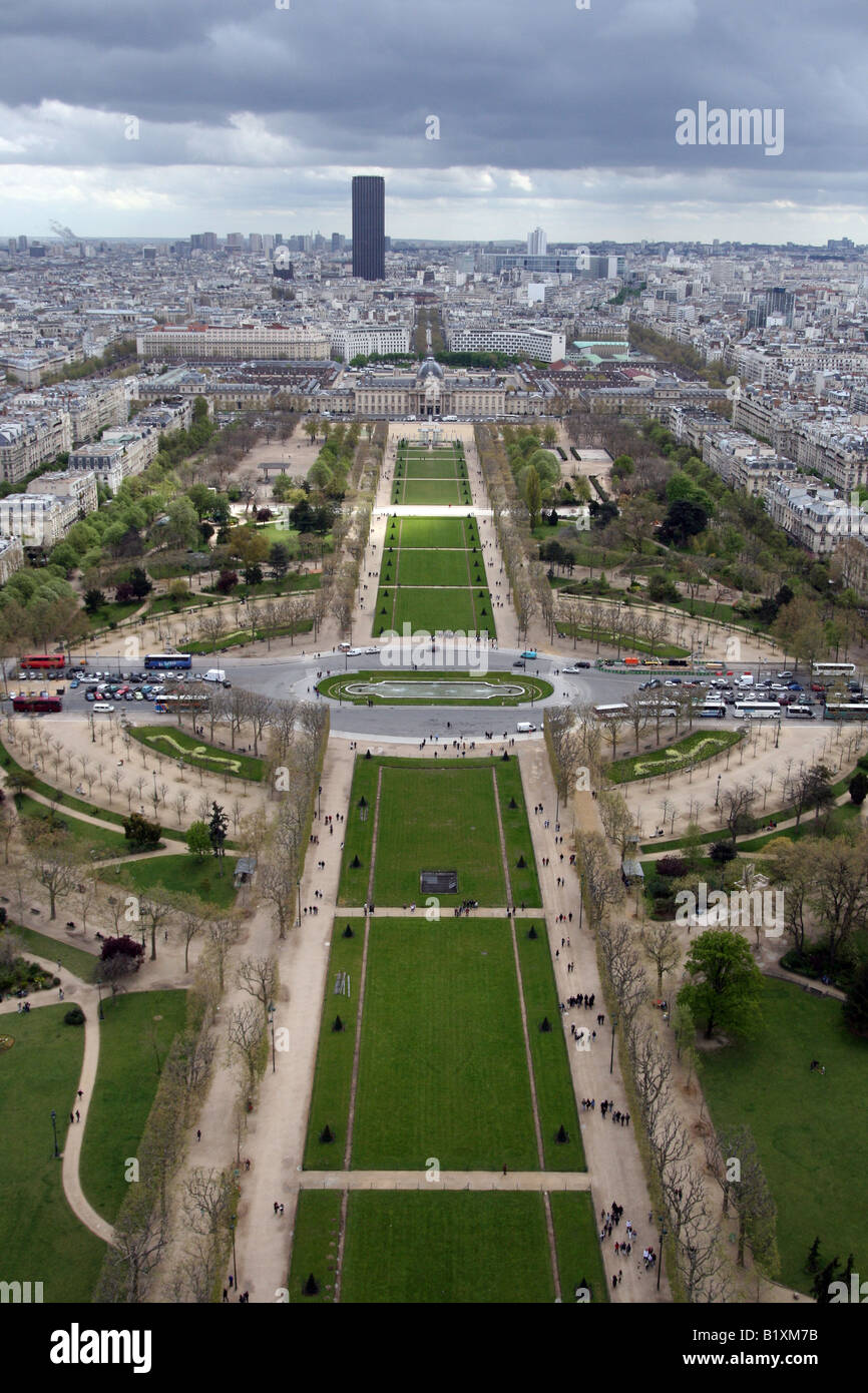 Parc du Champs de Mars è vista dalla parte superiore della torre Eiffel, Parigi Foto Stock