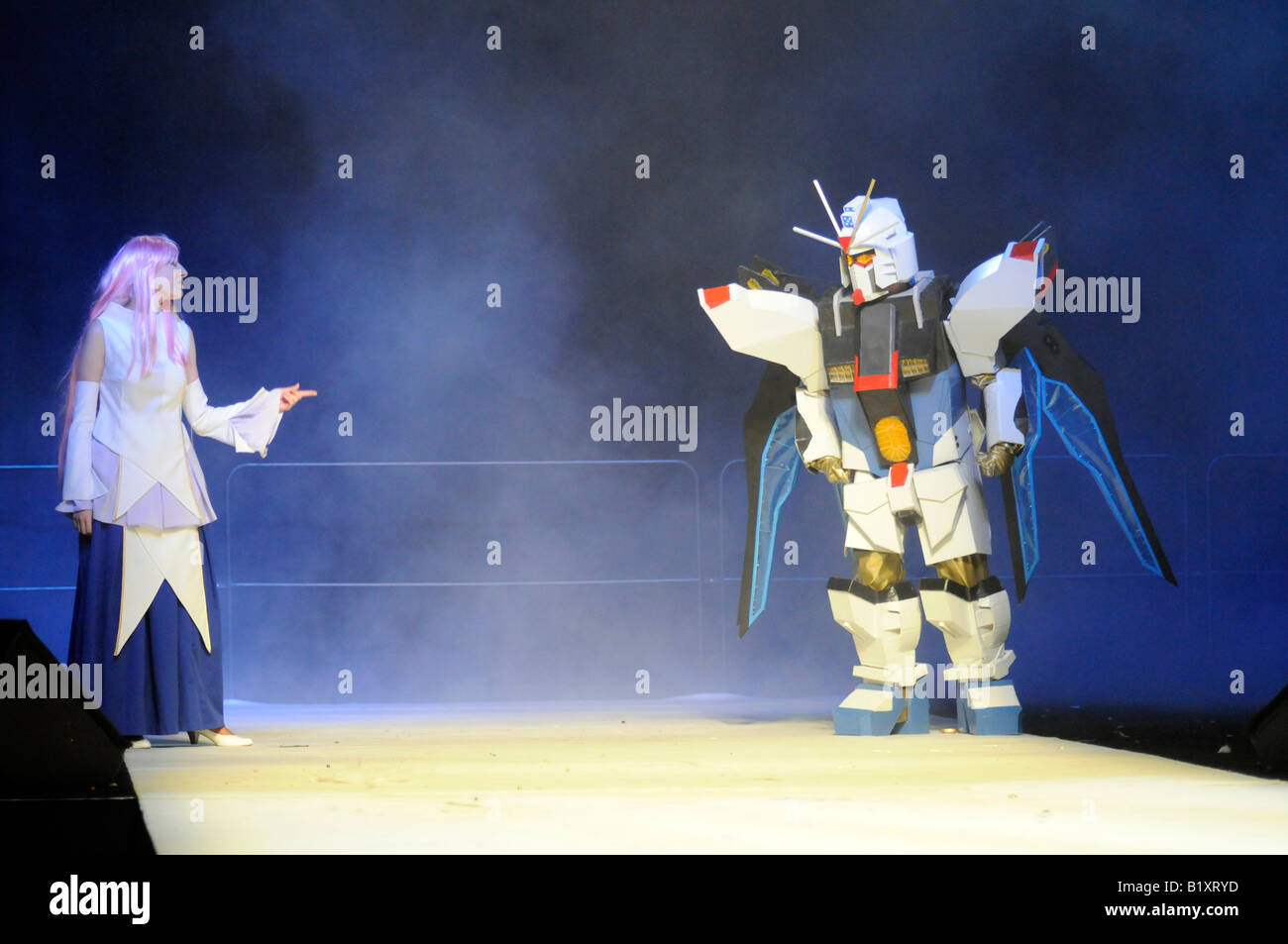 Gli appassionati di manga giapponesi che prendono parte a un concorso cosplay, dove i partecipanti dress up come film o personaggio dei fumetti. Foto Stock