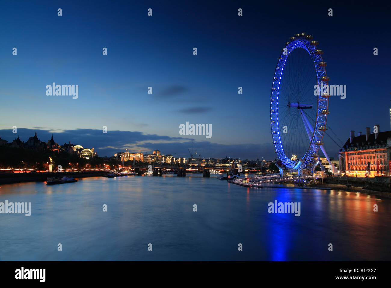 Il London Eye e il Tamigi al tramonto Foto Stock