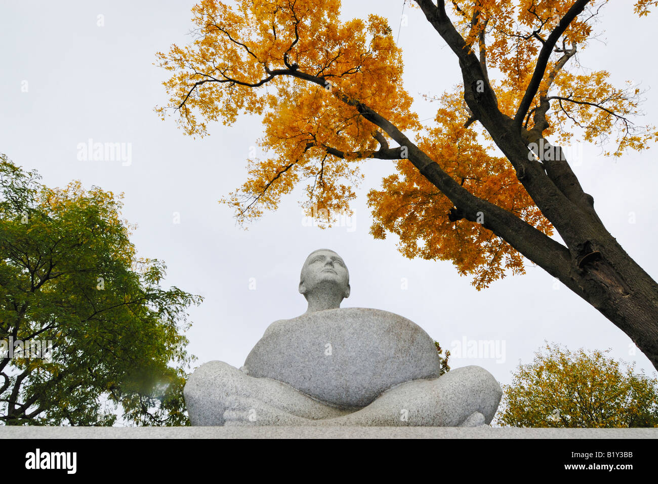 Canada, Montreal, Mount Royal Cemetery, scultura onorando gli immigrati olandese per il Canada Foto Stock