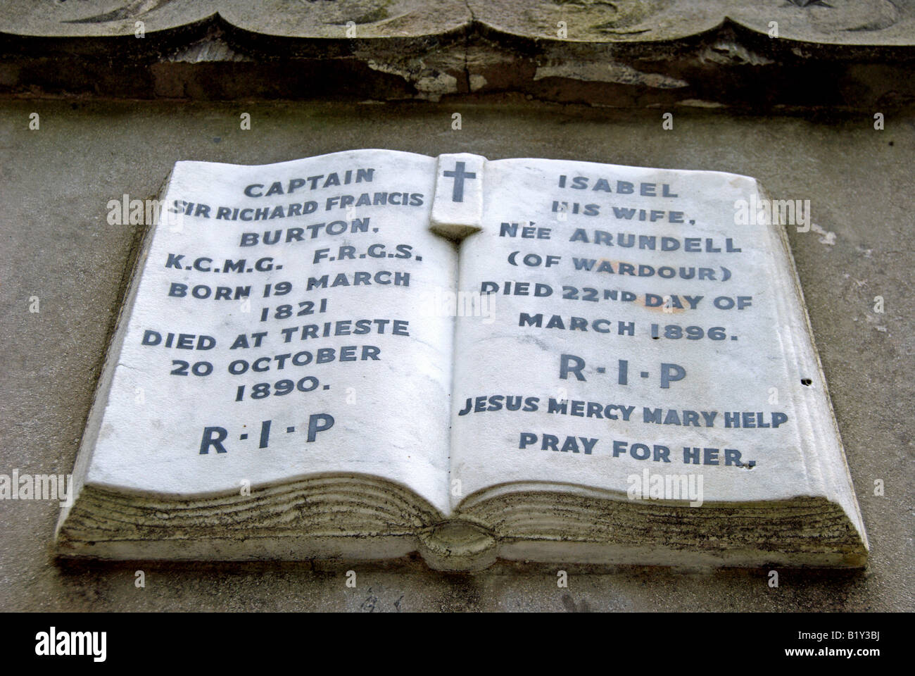 Dettaglio della tomba di Sir Richard Burton a mortlake, a sud-ovest di Londra. Foto Stock