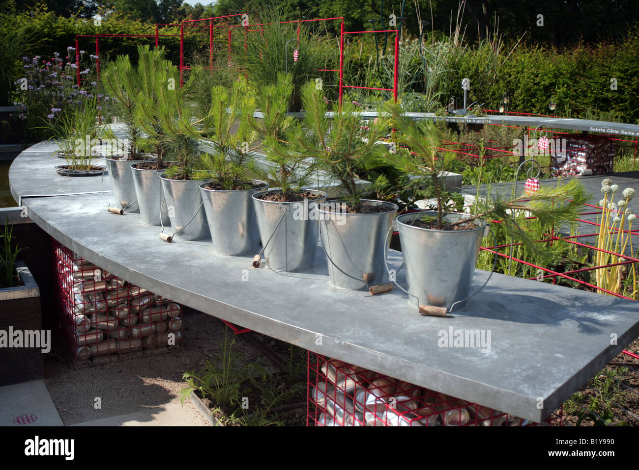 Vasi da fiori in Meli melo giardino dalla città di Parigi Chaumont sur Loire Festival Giardino Foto Stock