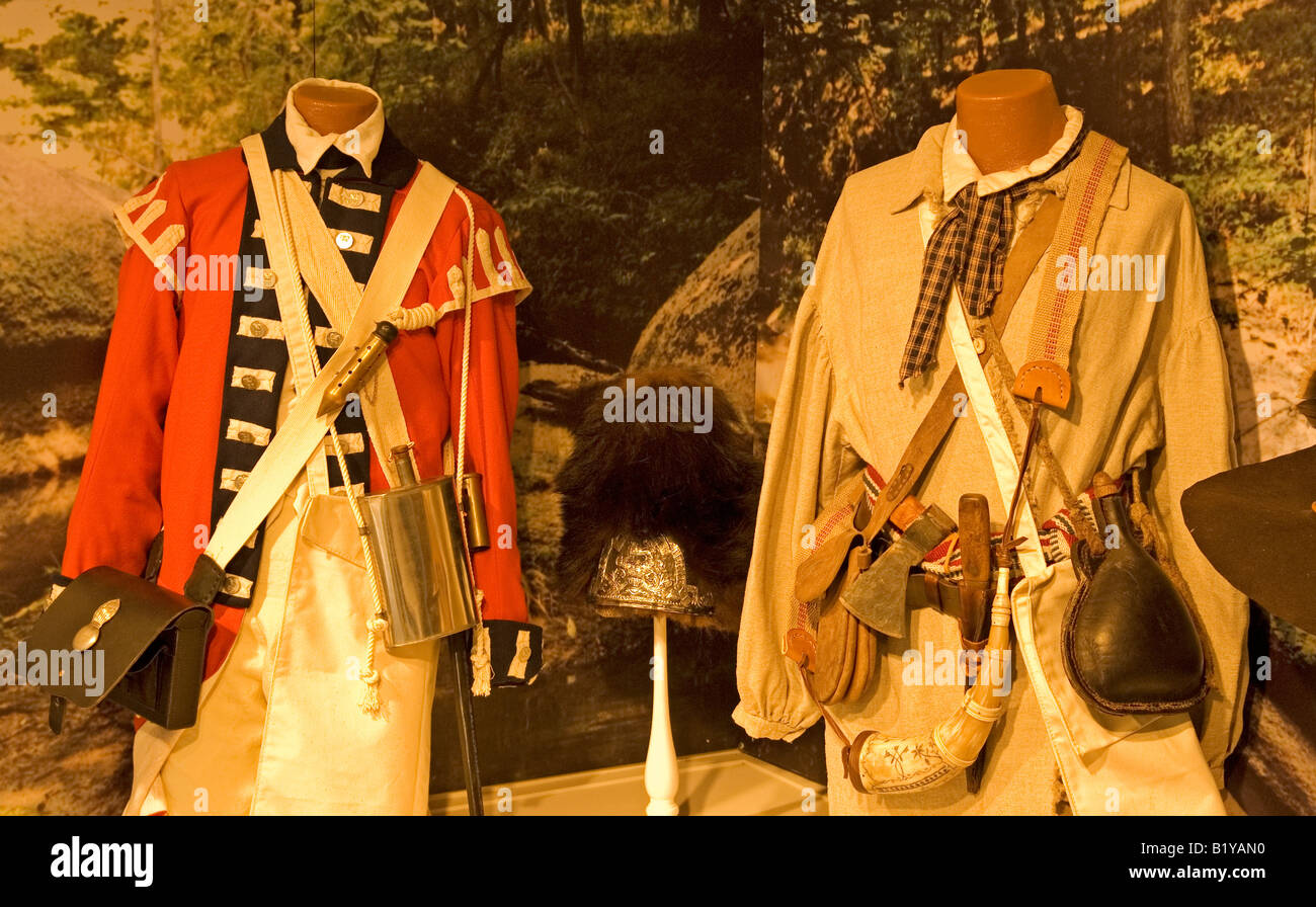 Guerra rivoluzionaria uniformi visualizzato a Andrew Jackson stato Parco Museo Lancaster South Carolina USA Foto Stock