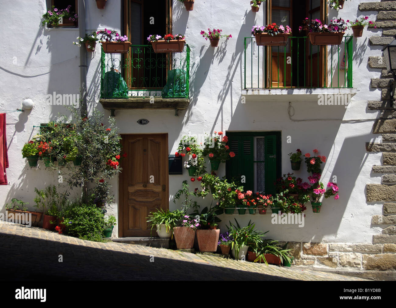 Scena di strada, città vecchia, Hondarribia,Spagna Foto Stock