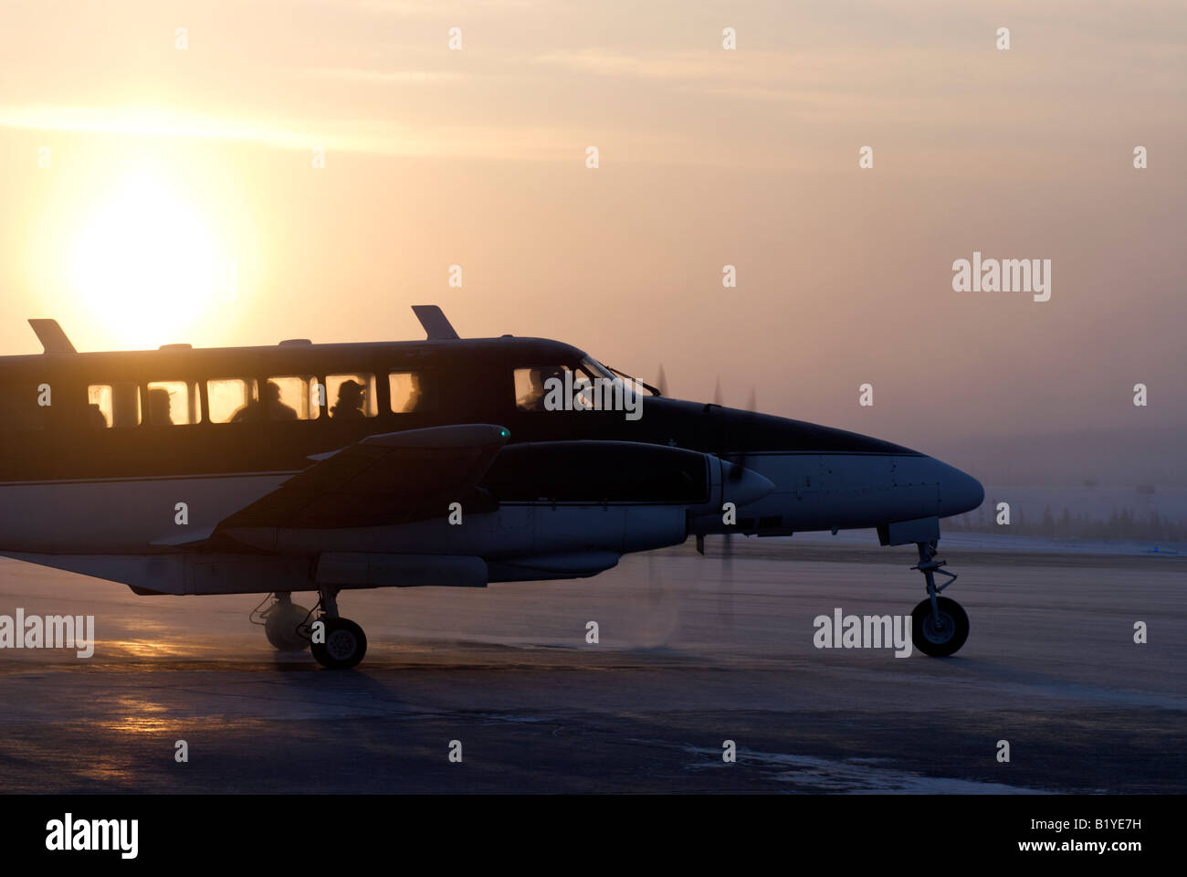 Il faggio 99 aeromobili aereo di linea di passeggeri nella parte posteriore su un gelido -30 mattina in Inuvik, Northwest Territories, Canada. Foto Stock