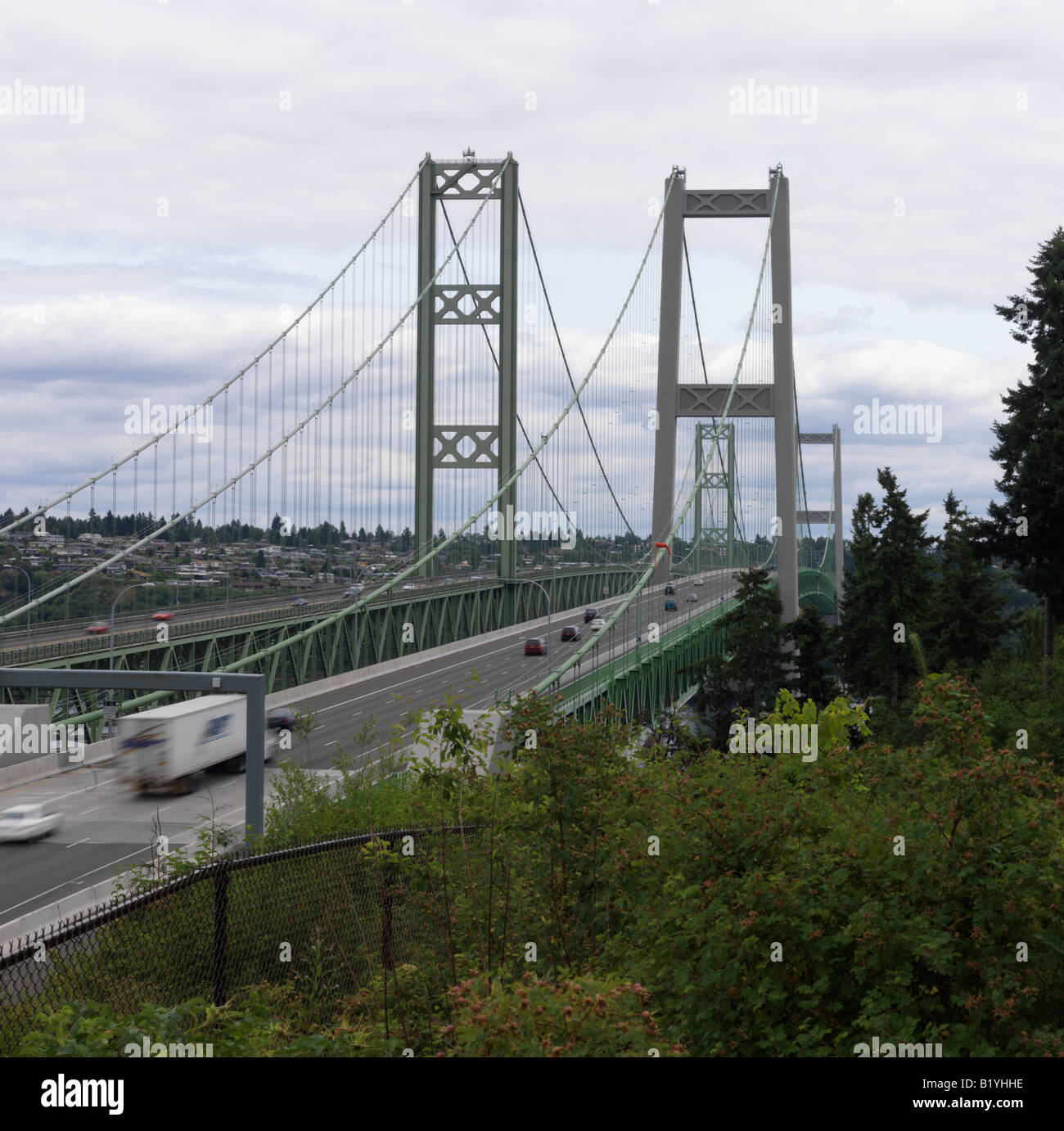 Il Tacoma Narrows Bridge collega la penisola Kitsap e Tacoma (Washington) su Washington State Route 16. Foto Stock