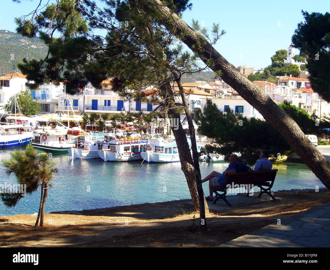 Skiathos città e porto vecchio dal Bouritzi,Skiathos,Grecia Foto stock -  Alamy