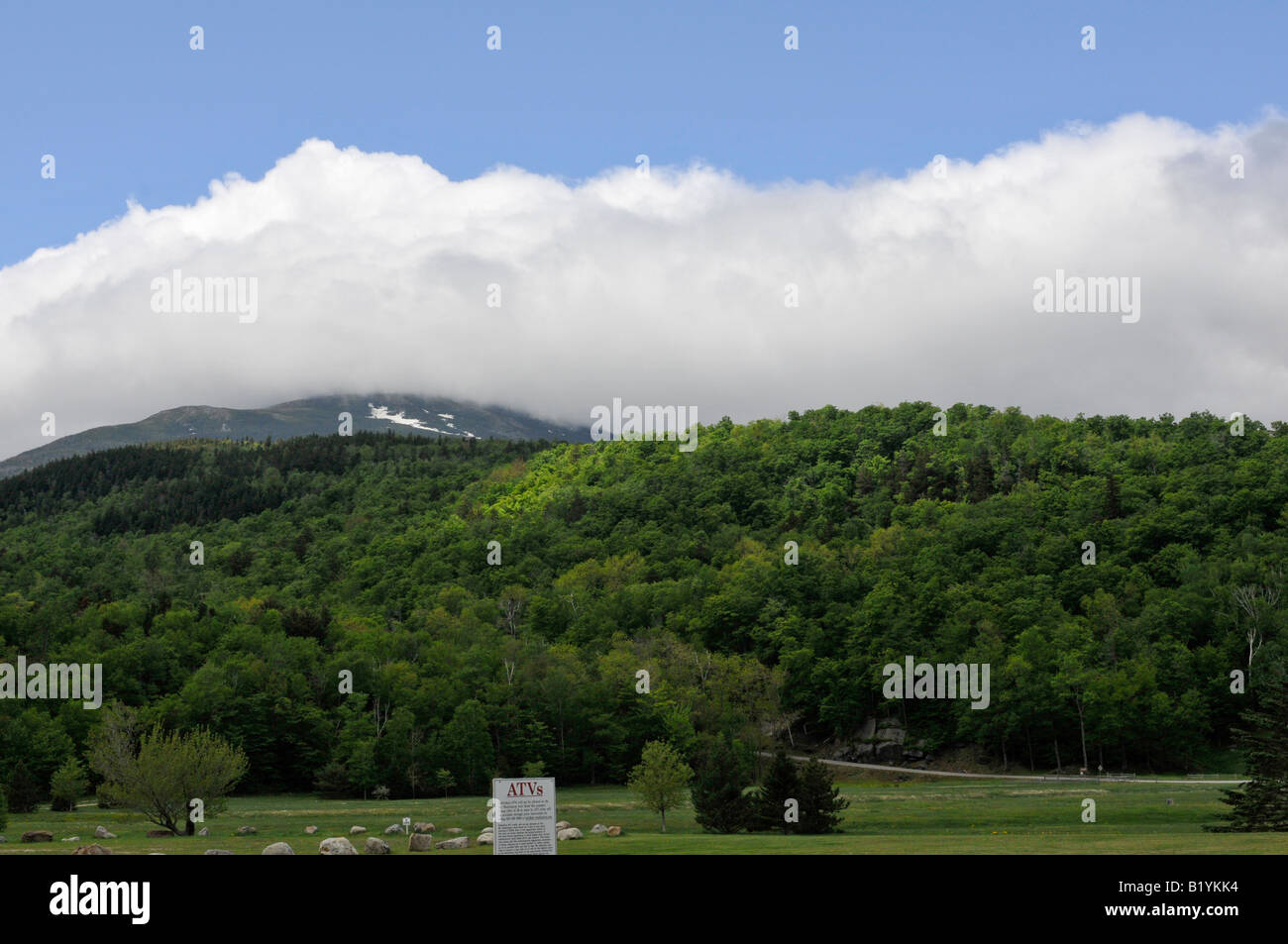 Nuvole che copre la parte superiore del Mt. Washington nel New Hampshire, Stati Uniti Foto Stock