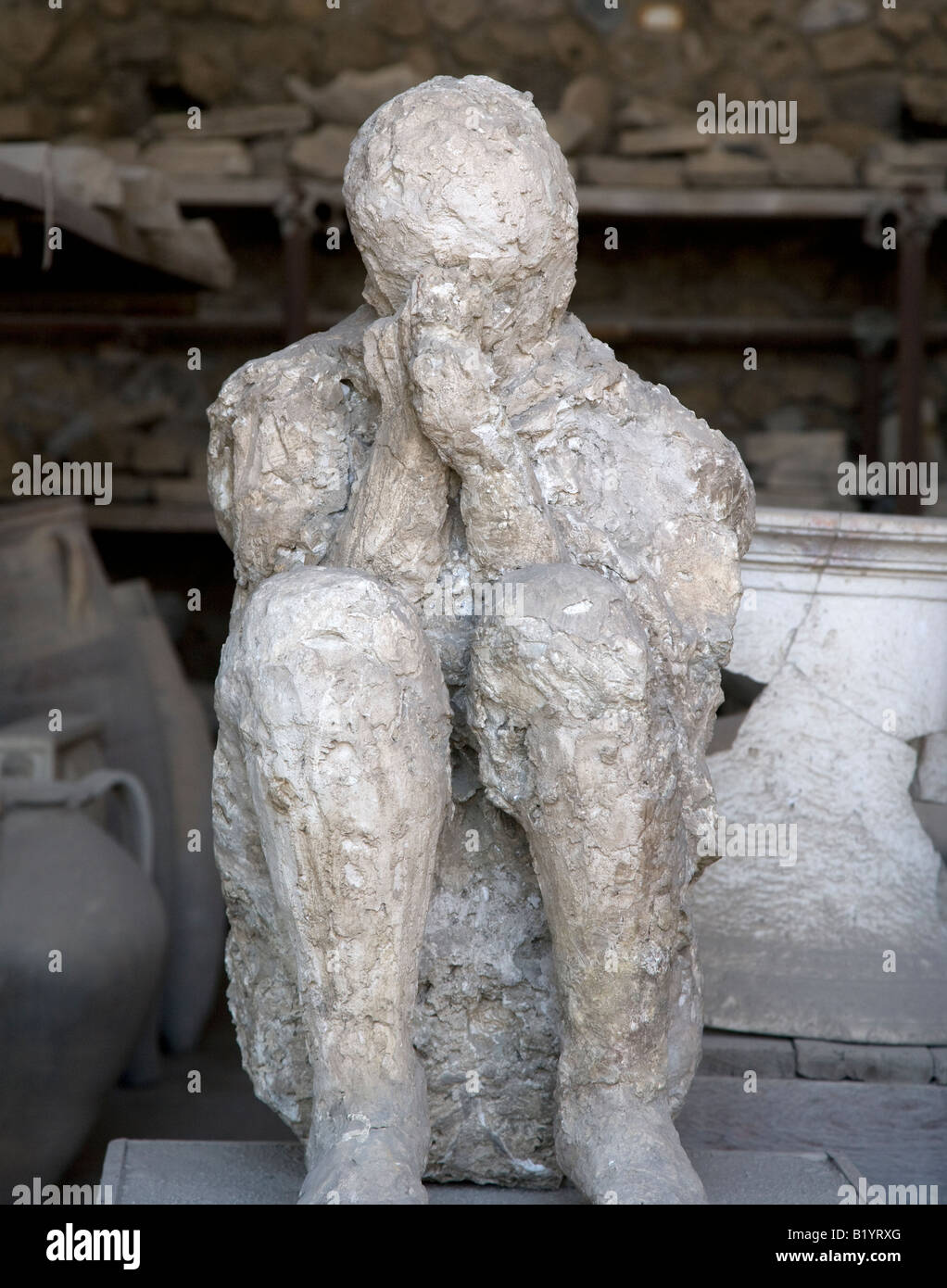 Calchi in Gesso delle vittime dell'eruzione del Vesuvio nel Forum Granaio Campani Pompei Italia Foto Stock