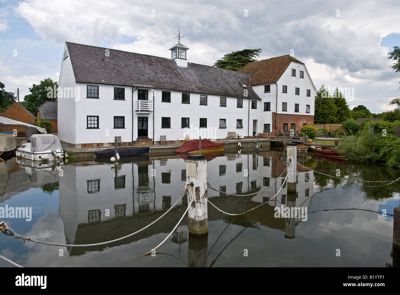 Hambleden Mill Buckinghamshire UK e convertiti in moderni appartamenti Foto Stock