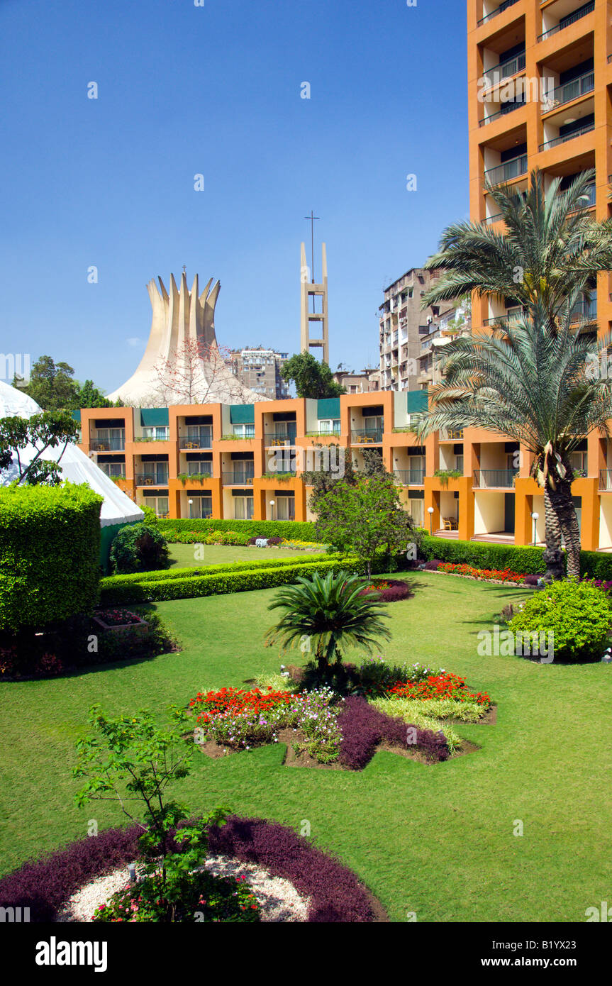 I giardini esterni e architettura del paesaggio presso il Marriott Hotel Zamalek in Il Cairo Egitto Foto Stock