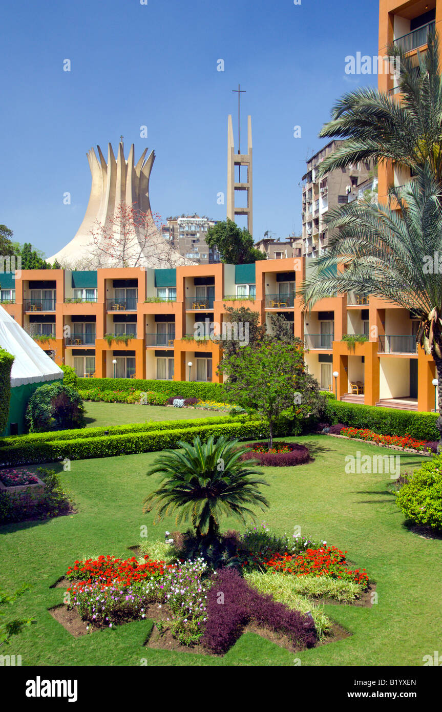 I giardini esterni e architettura del paesaggio presso il Marriott Hotel Zamalek in Il Cairo Egitto Foto Stock