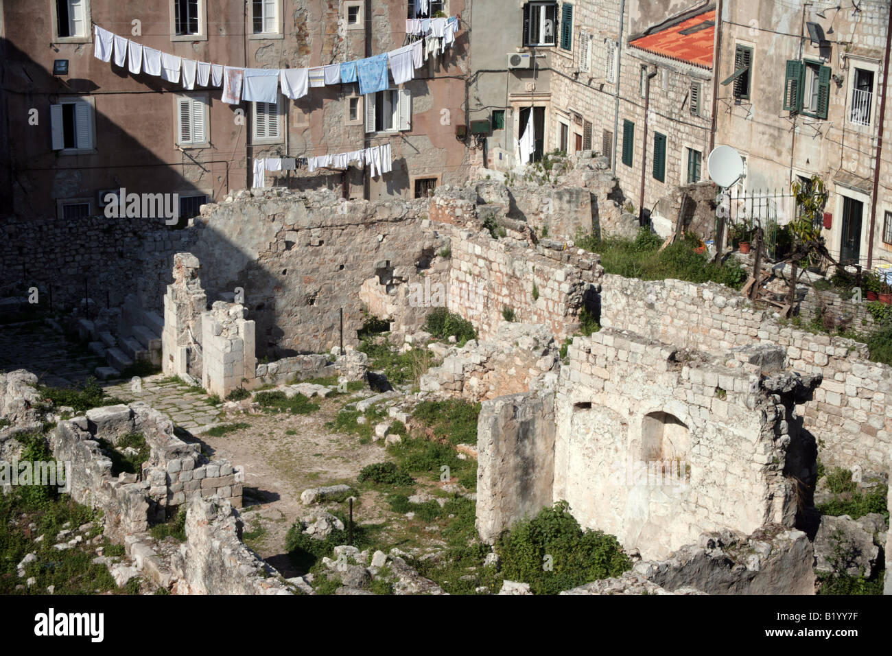 Gli edifici in rovina nel paese vecchio di Dubrovnik Croazia Foto Stock