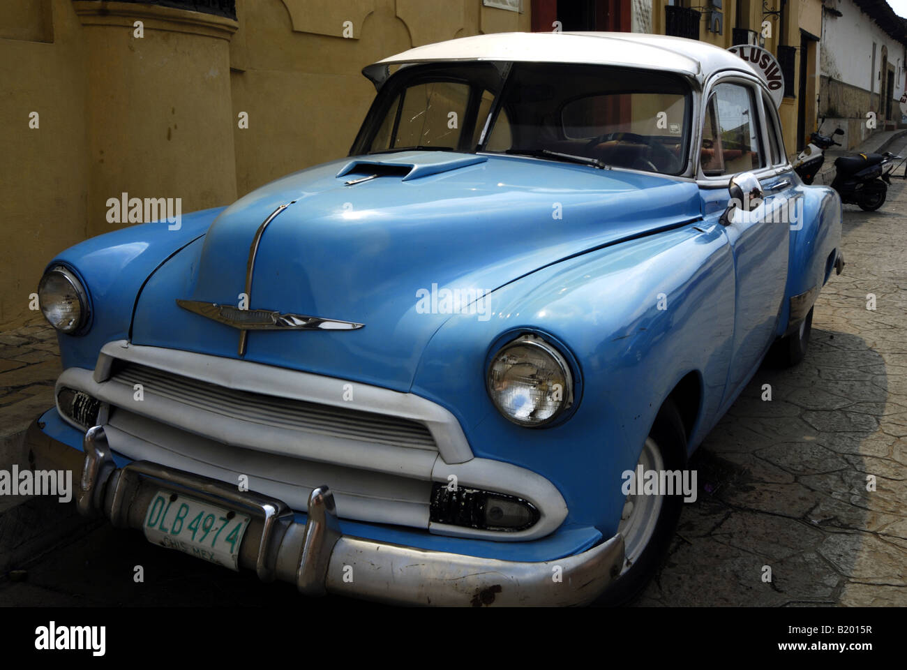 Un Olds Mobile parcheggiato in San Cristobal Las Casa Messico Foto Stock