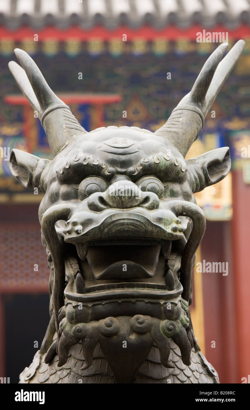 Statua di bronzo di un leggendario Qilin mitico animale presso il Palazzo Estivo Pechino CINA Foto Stock