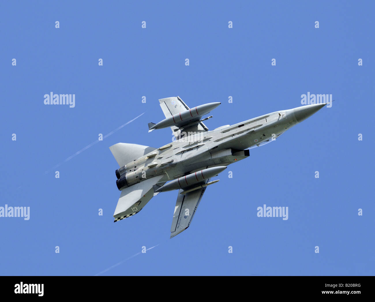 RAF F3 di Tornado 43 Squadron invertendo il giro completo su RAF Kinloss Forres Moray Foto Stock