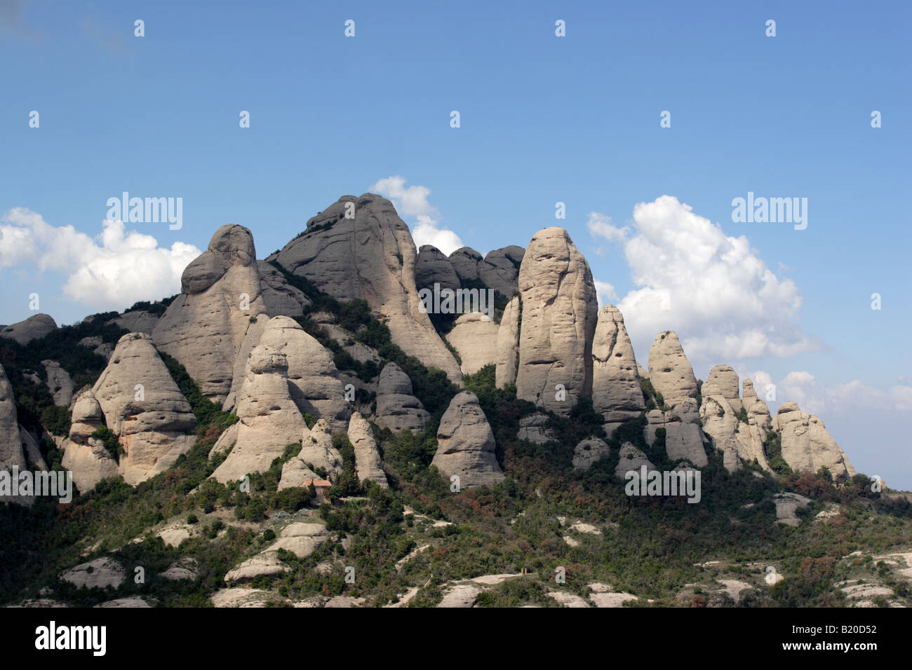 Un paesaggio roccioso vicino monastero cattolico di Montserrat, Catalogna, Spagna. Foto Stock