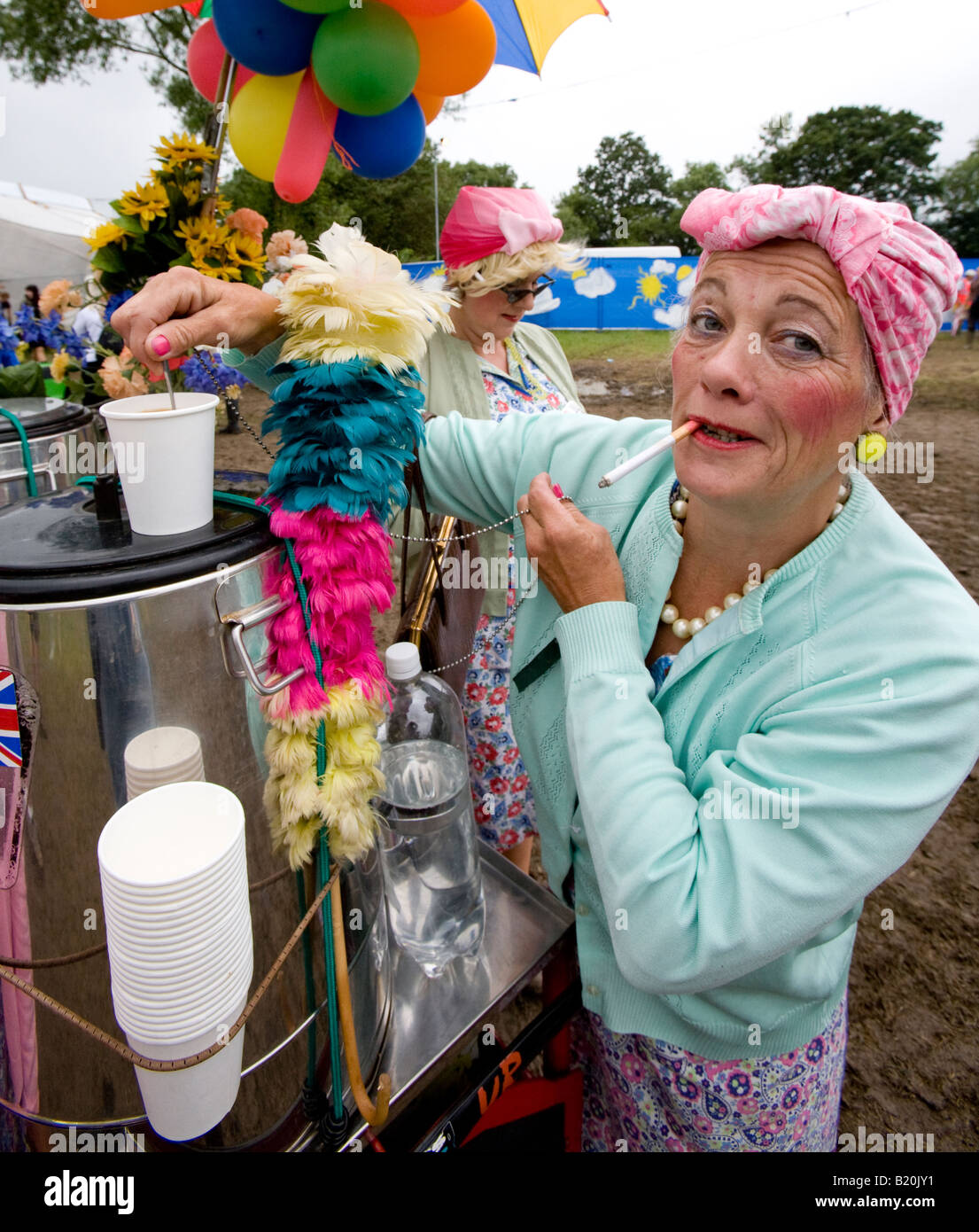 Commedia Tea ladies Glastonbury Festival Pilton Somerset REGNO UNITO Foto Stock