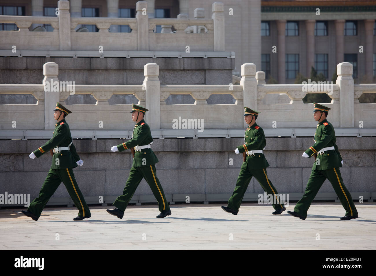 Poliziotti militari in Piazza Tian An Men Pechino CINA Foto Stock