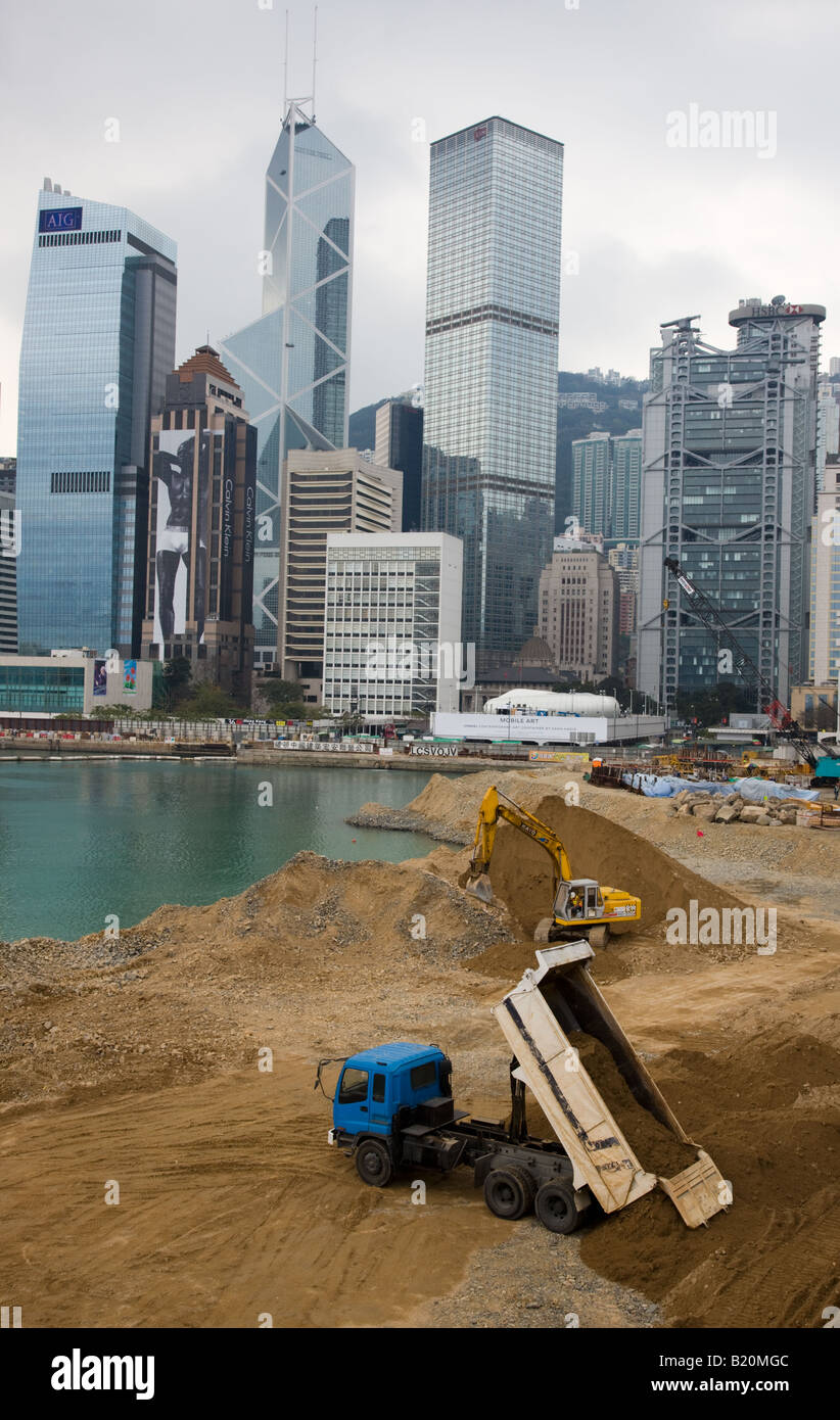 Bonifica nel porto di Hong Kong per espandere la massa terrestre dell'Isola di Hong Kong per motivi economici Cina Foto Stock