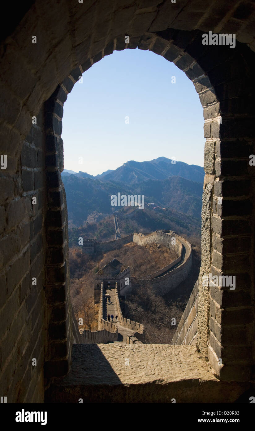 Torre di avvistamento arco della Grande Muraglia a Mutianyu a nord di Pechino in precedenza Pechino CINA Foto Stock