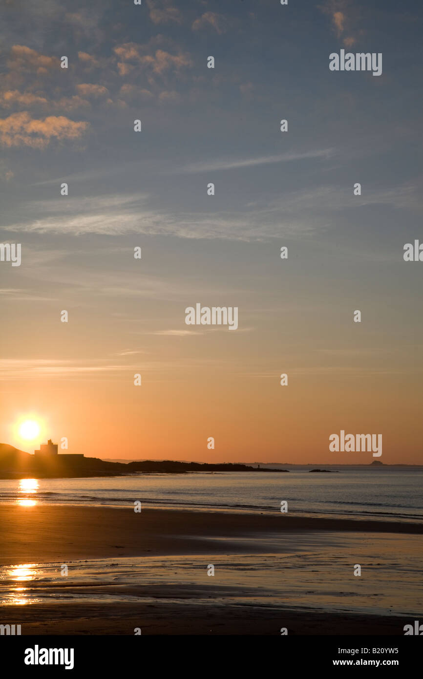 Tramonto a Bamburgh, Northumberland Foto Stock