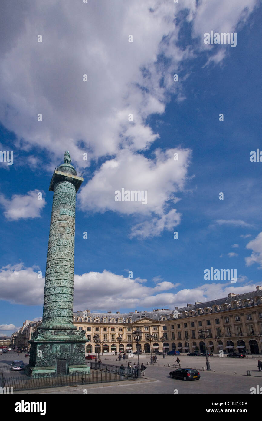 Place Vendome ore diurne nel sole primaverile Parigi Francia Europa UE Foto Stock