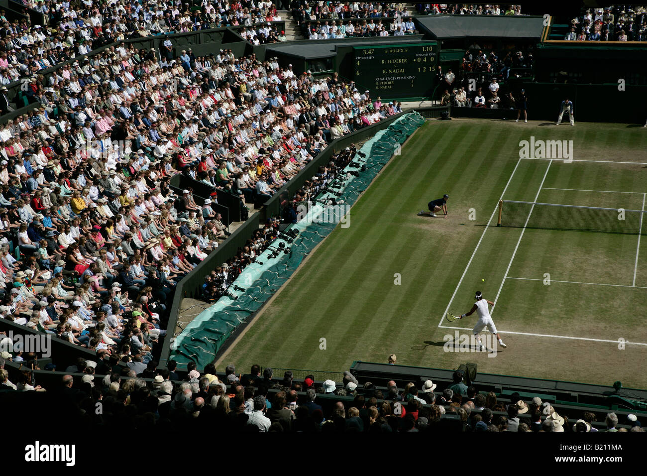 Vista della corte centrale durante il uomini finale a Wimbledon Tennis Championships 2008 Foto Stock