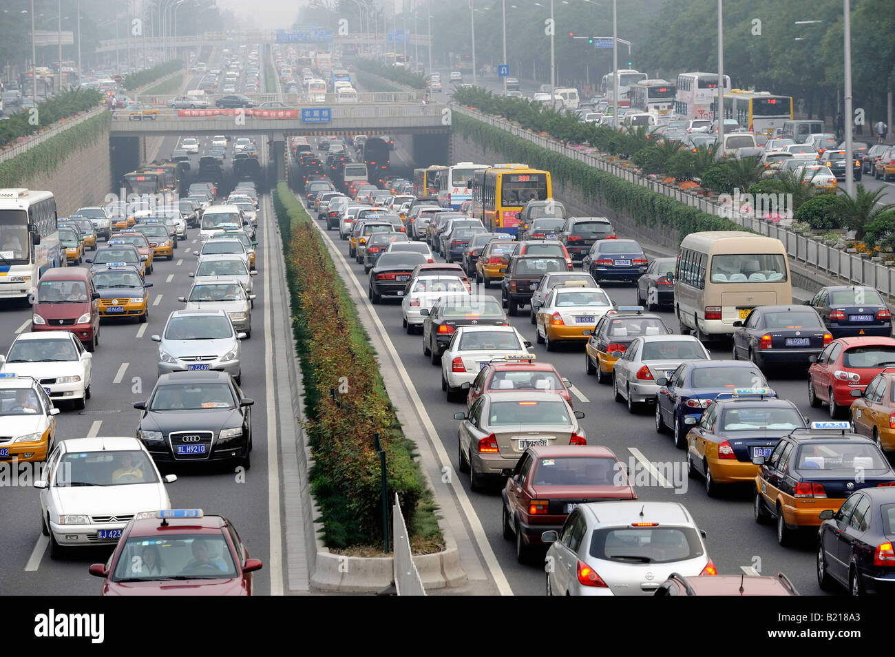 Il traffico pesante a Pechino in Cina. 10-lug-2008 Foto Stock