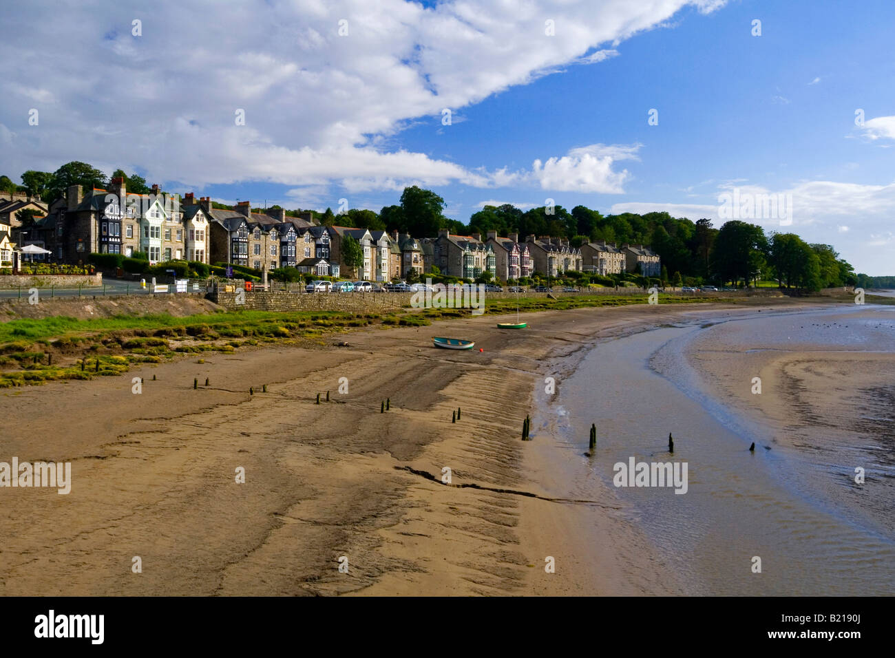 La spiaggia a Arnside Cumbria sul fiume Kent estuario della baia di Morecambe Inghilterra REGNO UNITO Foto Stock