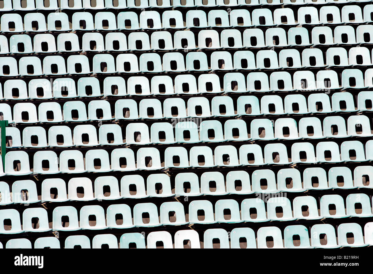 Weathered posti vuoti sulla corte 2 alla Wimbledon Tennis Championships 2008 Foto Stock