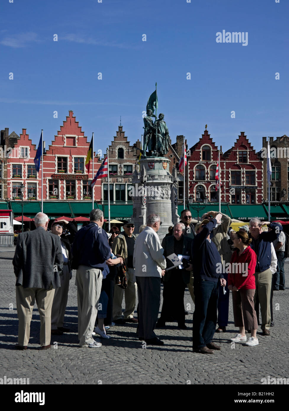 I turisti in visita guidata, Mrkt, Bruges Bruges, Belgio, Fiandre, Europa Foto Stock