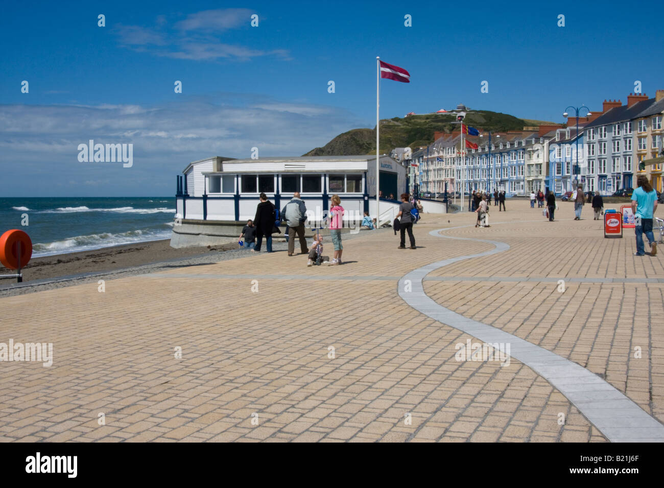 Aberystwyth promenade che mostra bandstand e Constitution Hill Foto Stock