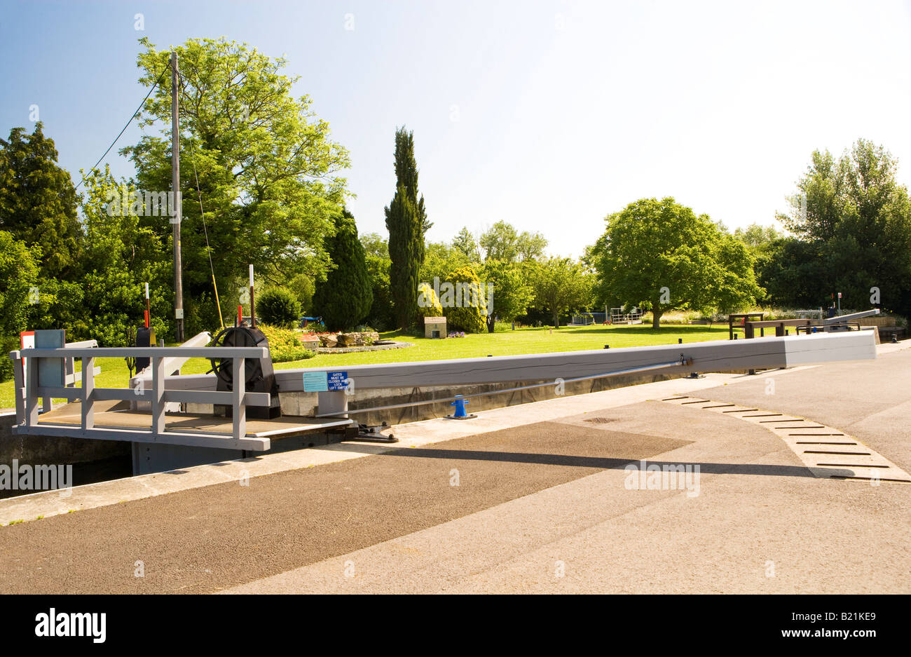 San Giovanni la serratura sul fiume Tamigi a Lechlade, Gloucestershire, England, Regno Unito Foto Stock