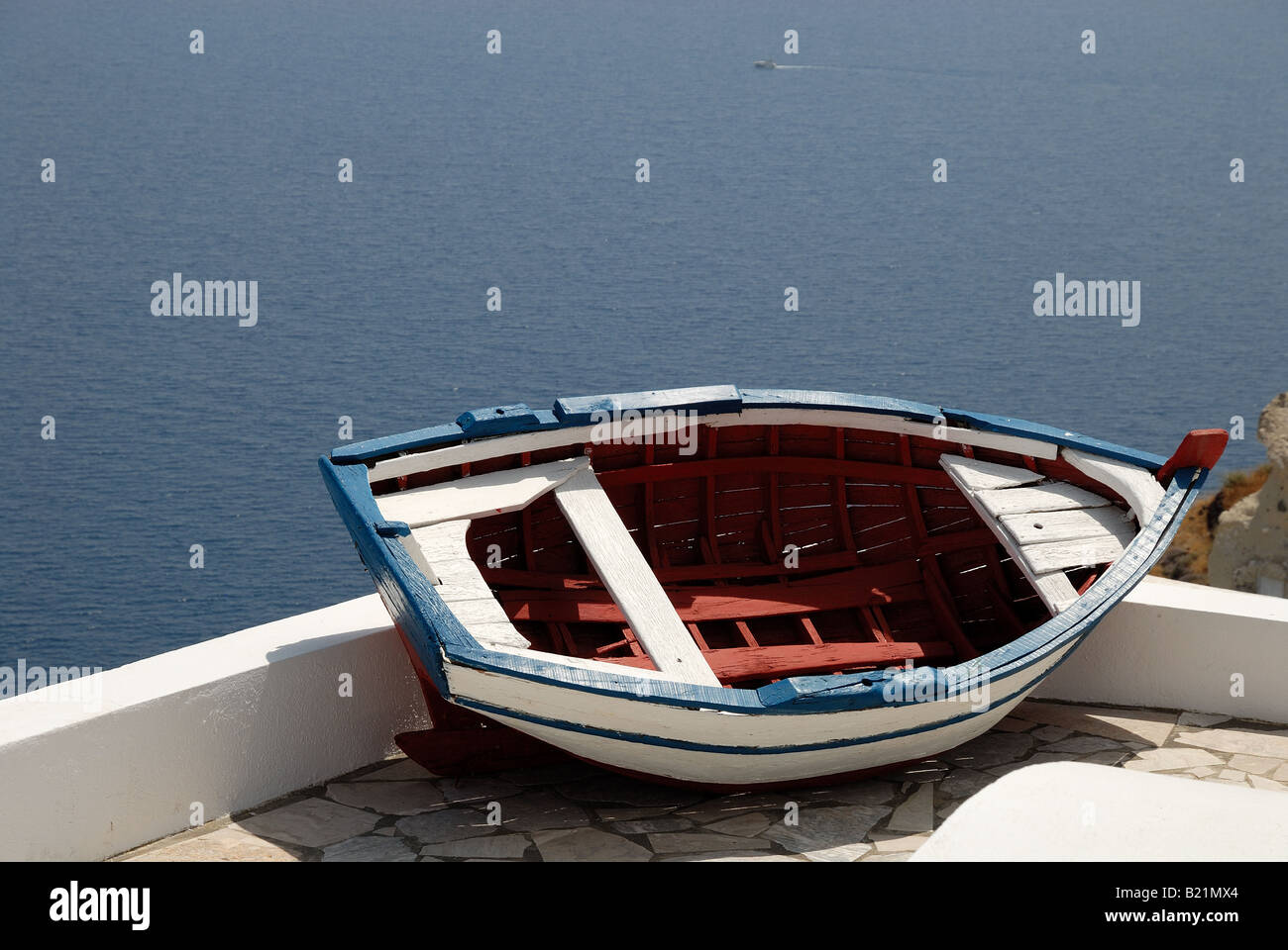 Vecchio rotto la pesca in barca a Santorini, Grecia Foto Stock