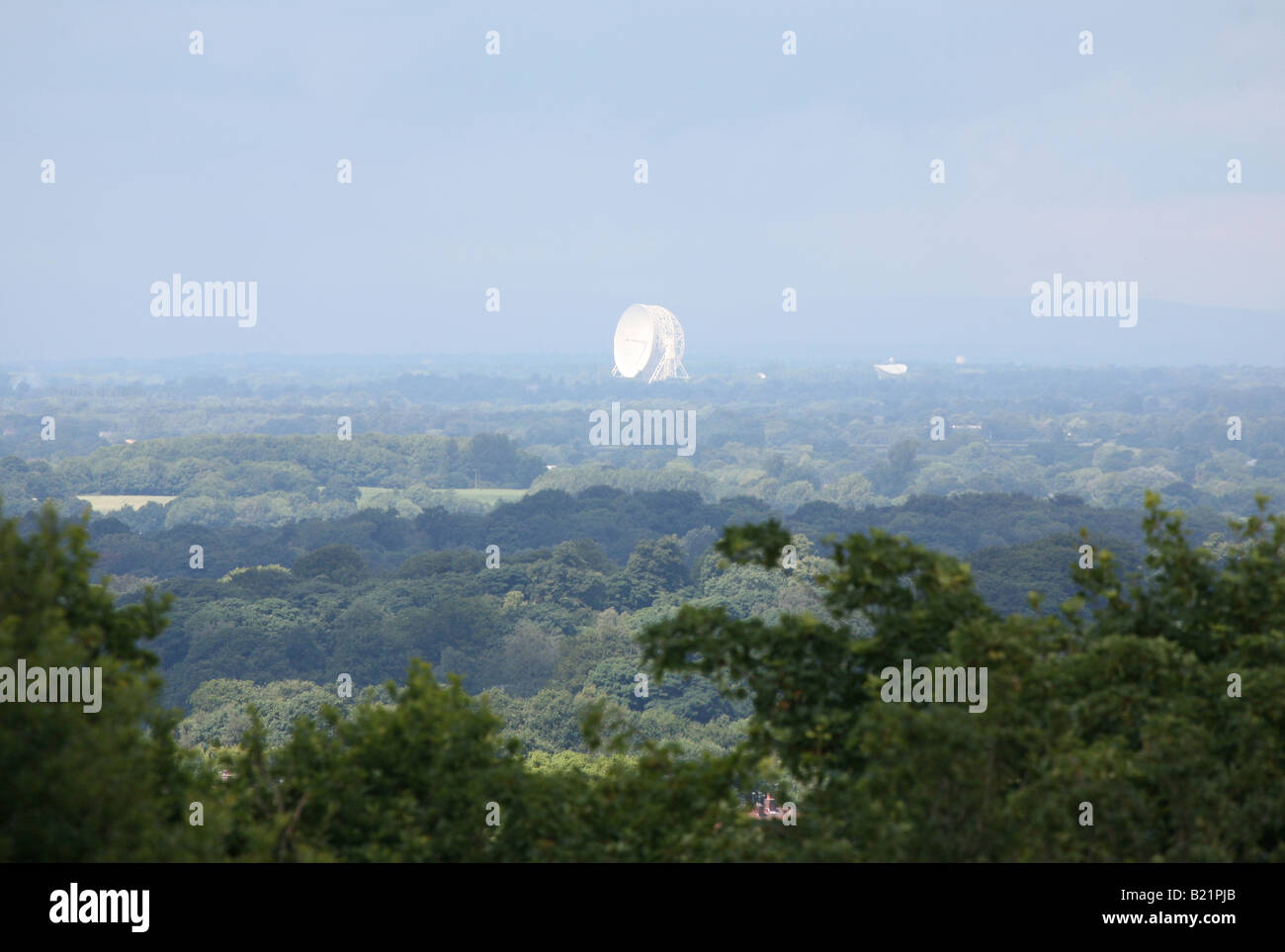 Jodrell Bank cercando in tutta la pianura del Cheshire Foto Stock