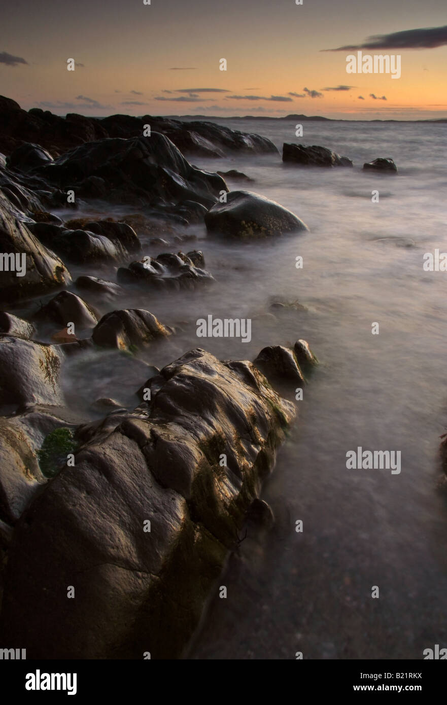 Tramonto al punto Ronachan, Kintyre, Scozia (Isle of Gigha visibile) Foto Stock