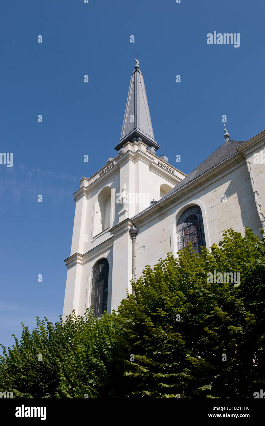 La guglia della chiesa di Notre Dame de l'Assomption, Richelieu, Indre-et-Loire, Francia. Foto Stock
